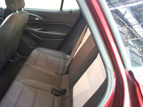 Used 2024 Chevrolet Trax RS w/ Sunroof Package FWD image 9