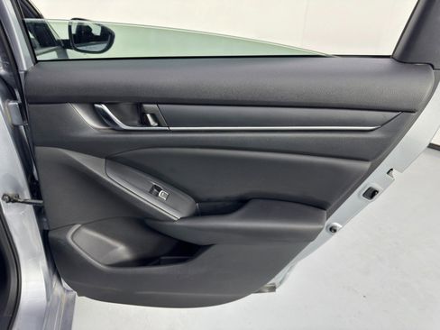 Used 2018 Honda Accord Sport image 39