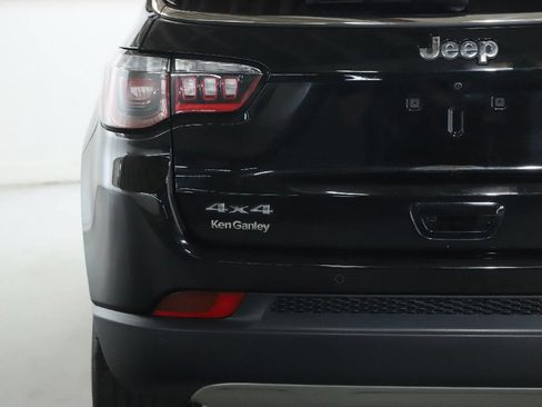 Used 2018 Jeep Compass Limited w/ Safe & Security Group AWD/4WD image 40