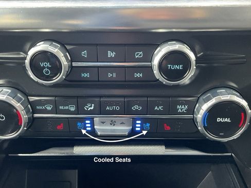 Used 2022 Ford F150 Lariat w/ Max Trailer Tow Package image 17