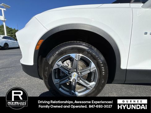 Used 2024 Chevrolet Blazer LT w/ Convenience Package FWD image 11