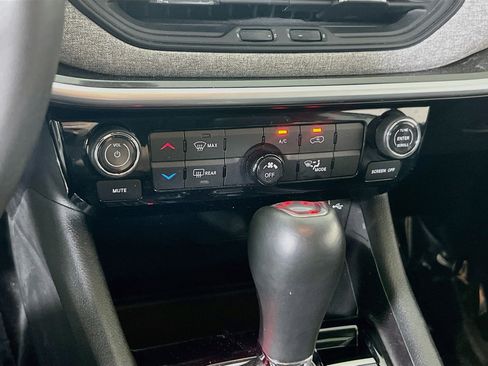 Used 2022 Jeep Compass Latitude AWD/4WD image 15
