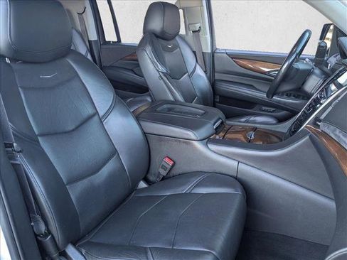 Used 2017 Cadillac Escalade ESV Luxury image 26