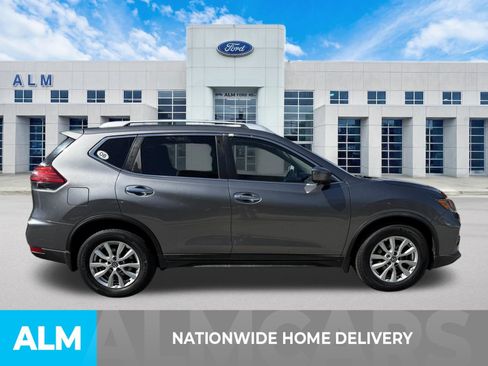 Used 2017 Nissan Rogue SV w/ SV Premium Package image 4