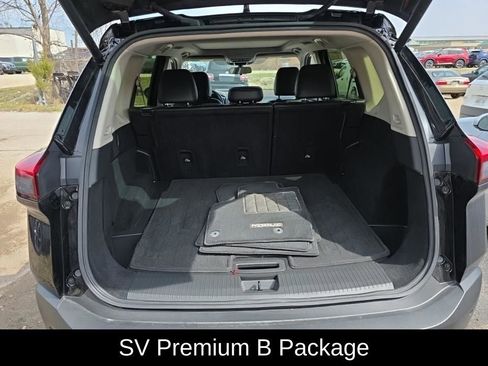 Used 2023 Nissan Rogue SV w/ SV Premium B Package image 8