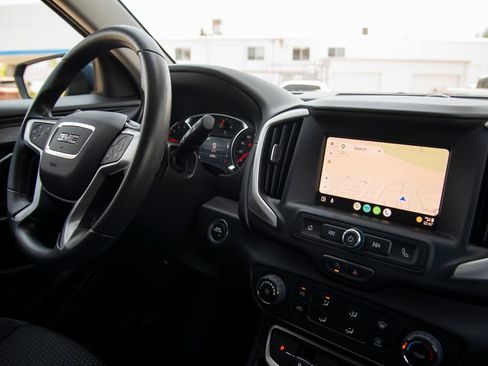 Used 2024 GMC Terrain SLE AWD/4WD image 18