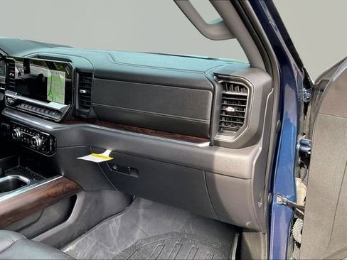Used 2023 GMC Sierra 1500 SLT w/ SLT Premium Package AWD/4WD image 18