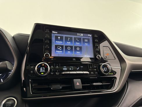 Used 2021 Toyota Highlander Limited FWD image 18