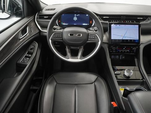 Certified 2024 Jeep Grand Cherokee Limited image 24