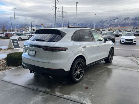 Used 2023 Porsche Cayenne image 5