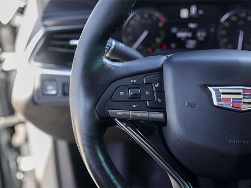 Used 2023 Cadillac XT6 Premium Luxury image 13