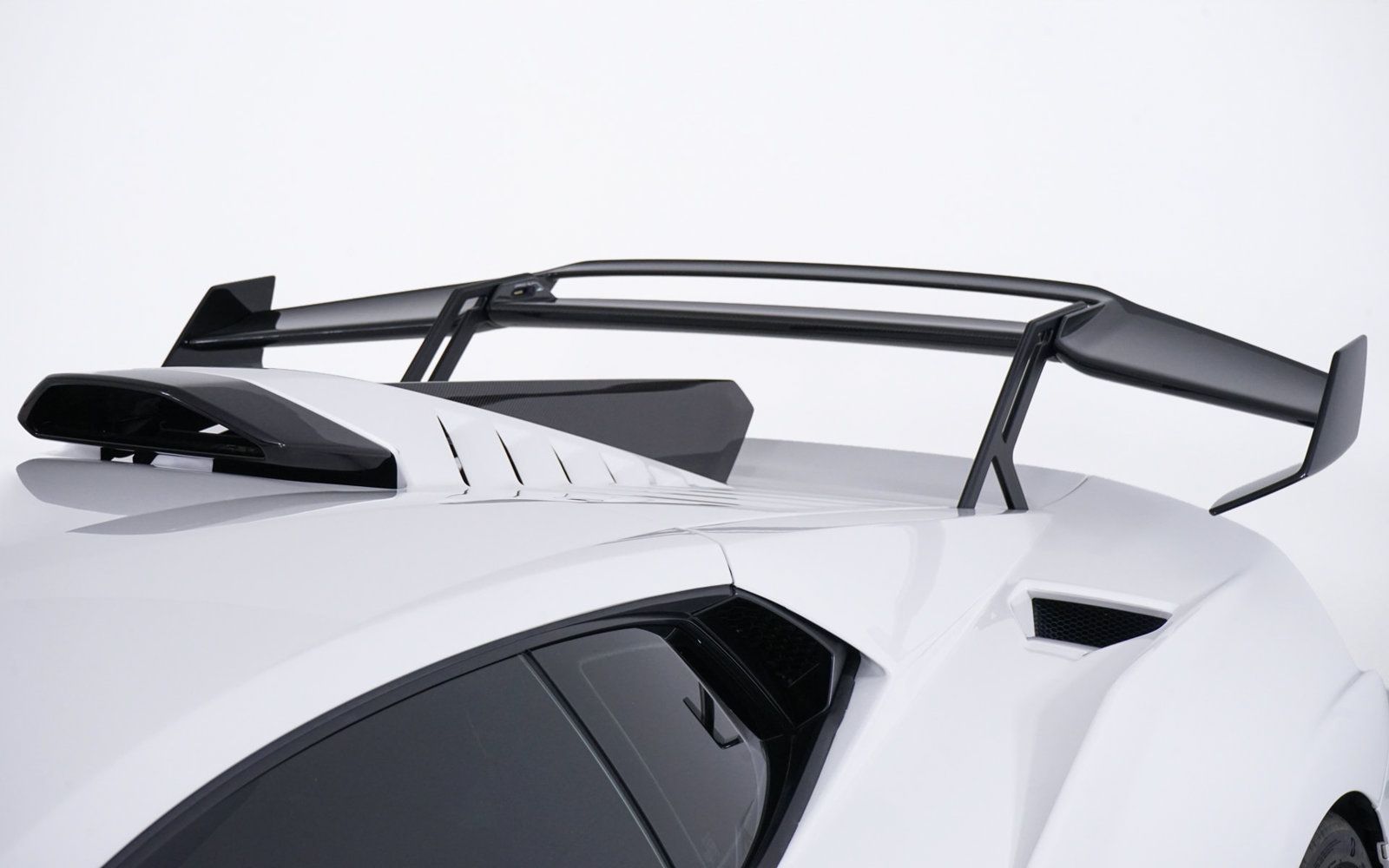 Used 2023 Lamborghini Huracan STO RWD image 16