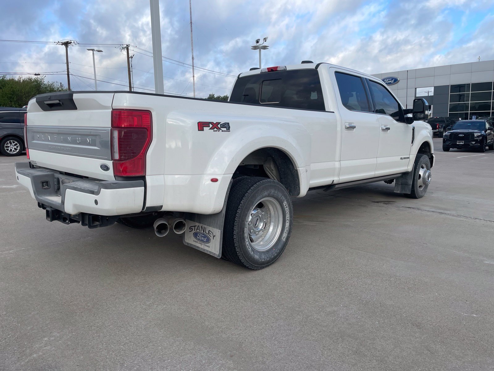 Used 2022 Ford F350 Platinum w/ FX4 Off-Road Package AWD/4WD image 6