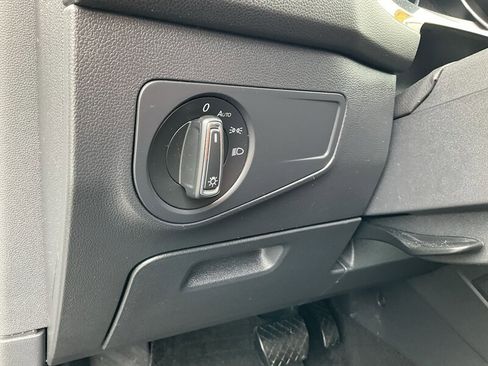 Used 2020 Volkswagen Tiguan SE w/ Panoramic Sunroof Package image 28