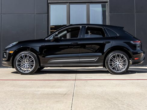 Certified 2026 Porsche Macan AWD/4WD image 2