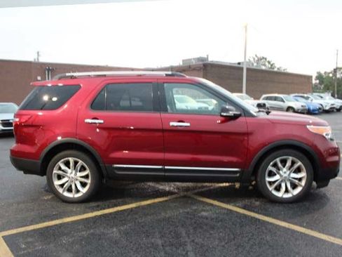 Used 2015 Ford Explorer XLT w/ Equipment Group 202A AWD/4WD image 5