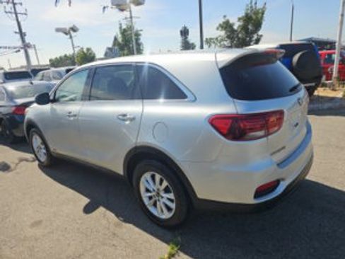 Used 2019 Kia Sorento AWD V6 image 4