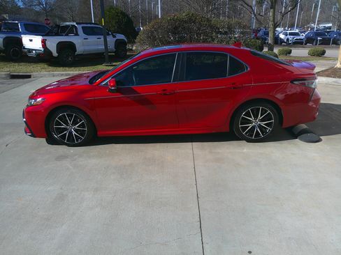 Used 2022 Toyota Camry SE image 8