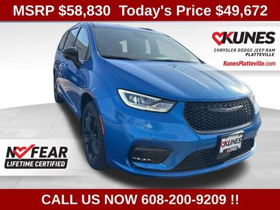 New 2026 Chrysler Pacifica Limited w/ S Appearance Package