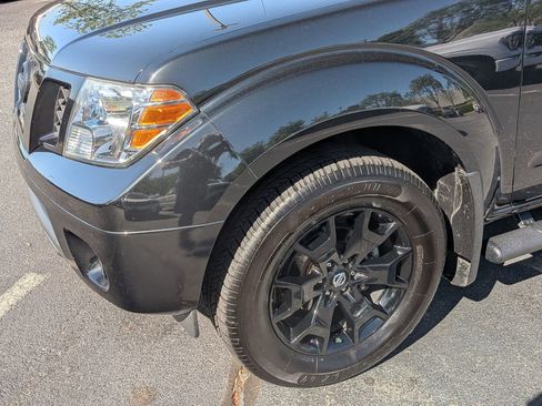 Used 2021 Nissan Frontier SV w/ Midnight Edition Floor Mats RWD image 11