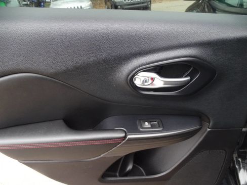 Used 2016 Jeep Cherokee Trailhawk w/ Cold Weather Group image 30