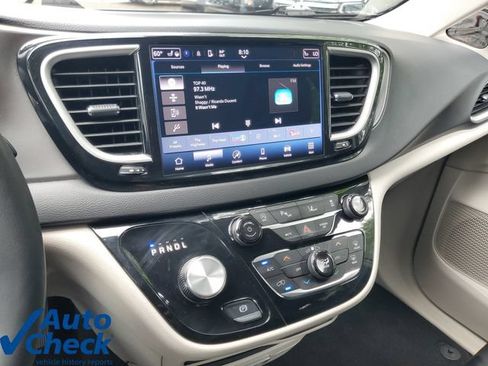Used 2024 Chrysler Pacifica Touring-L FWD image 24