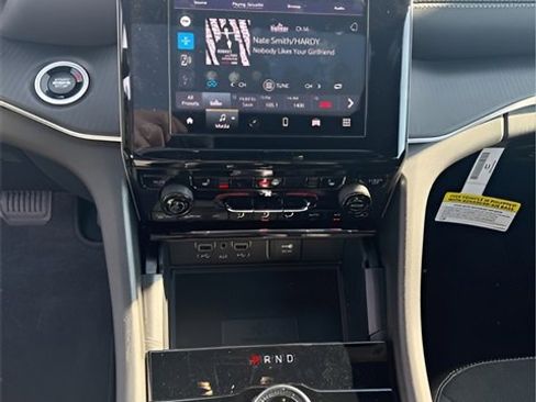 New 2025 Jeep Grand Cherokee Altitude image 17