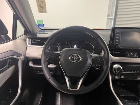 Used 2021 Toyota RAV4 XLE Premium image 21