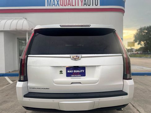 Used 2017 Cadillac Escalade Luxury AWD/4WD image 23