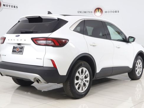 Used 2023 Ford Escape Active w/ Tech Pack #1 AWD/4WD image 3
