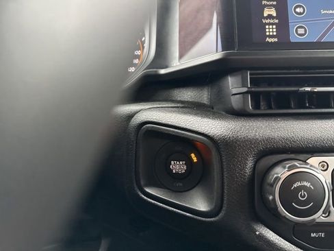 Used 2024 Jeep Gladiator Sport image 30