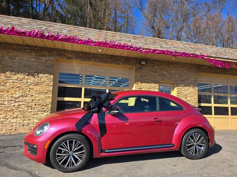 Used 2017 Volkswagen Beetle #PinkBeetle image 2