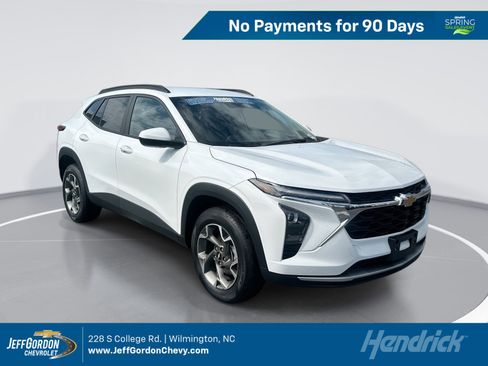 Used 2025 Chevrolet Trax LT w/ LT Convenience Package image 1