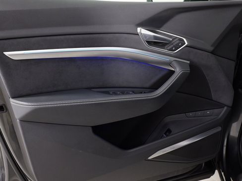 Used 2023 Audi e-tron Prestige w/ Prestige Package image 27