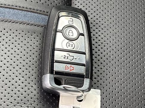 Used 2025 Ford F450 Platinum w/ FX4 Off-Road Package image 54