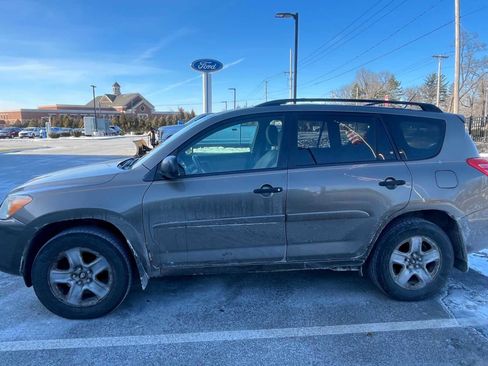Used 2011 Toyota RAV4 image 2