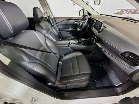 Certified 2021 Nissan Rogue SV w/ Premium Package image 32