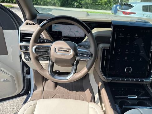 New 2026 GMC Yukon Denali w/ Denali Reserve Package AWD/4WD image 16