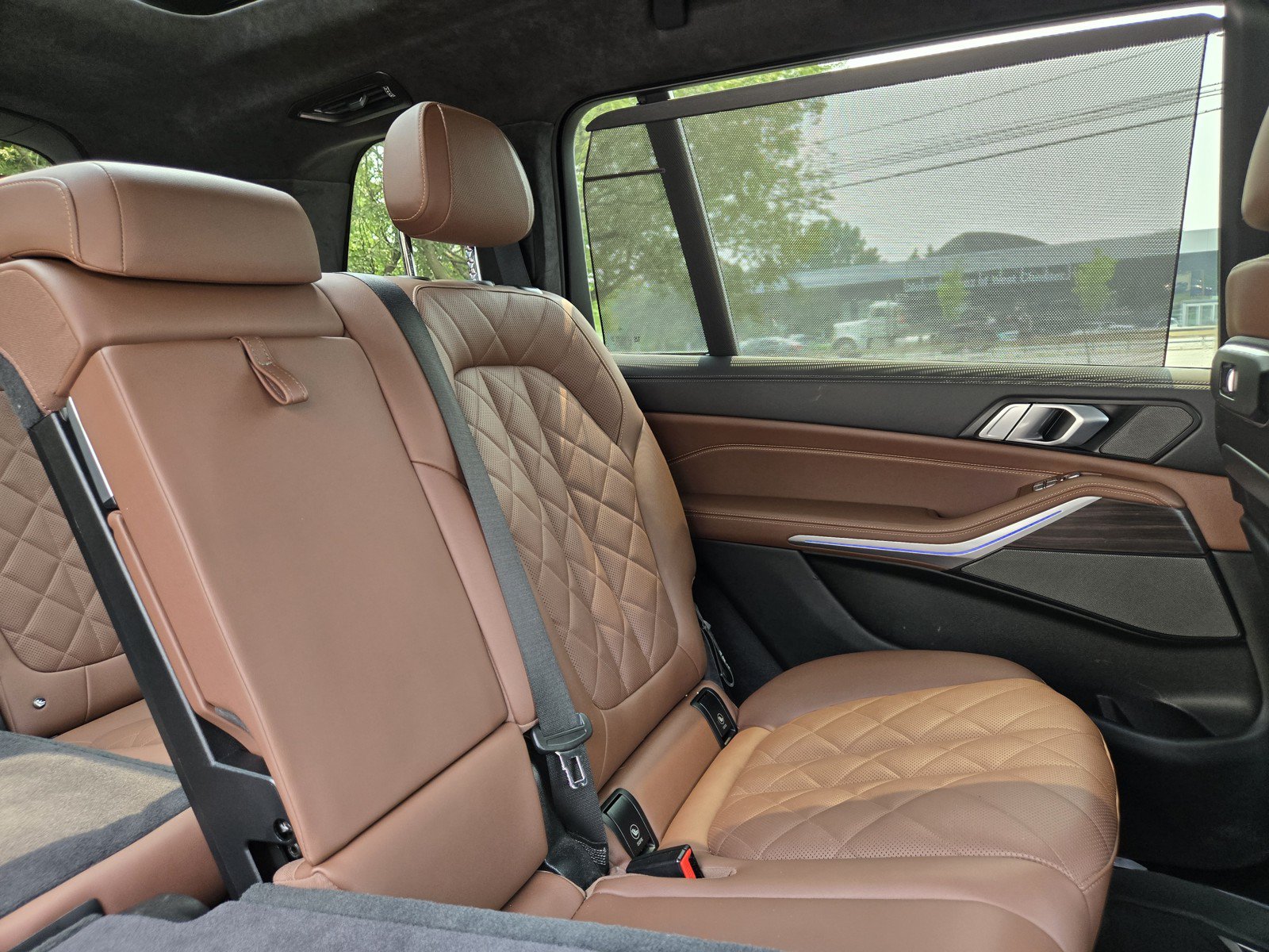 Used 2023 BMW X7 xDrive40i w/ M Sport Package AWD/4WD image 15