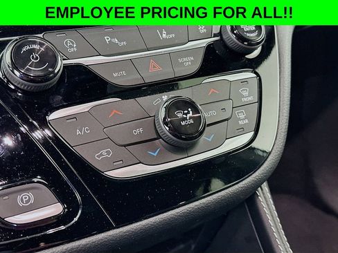 New 2026 Chrysler Pacifica Limited w/ S Appearance Package image 18