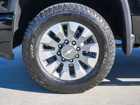 Used 2025 Chevrolet Silverado 2500 Custom image 5