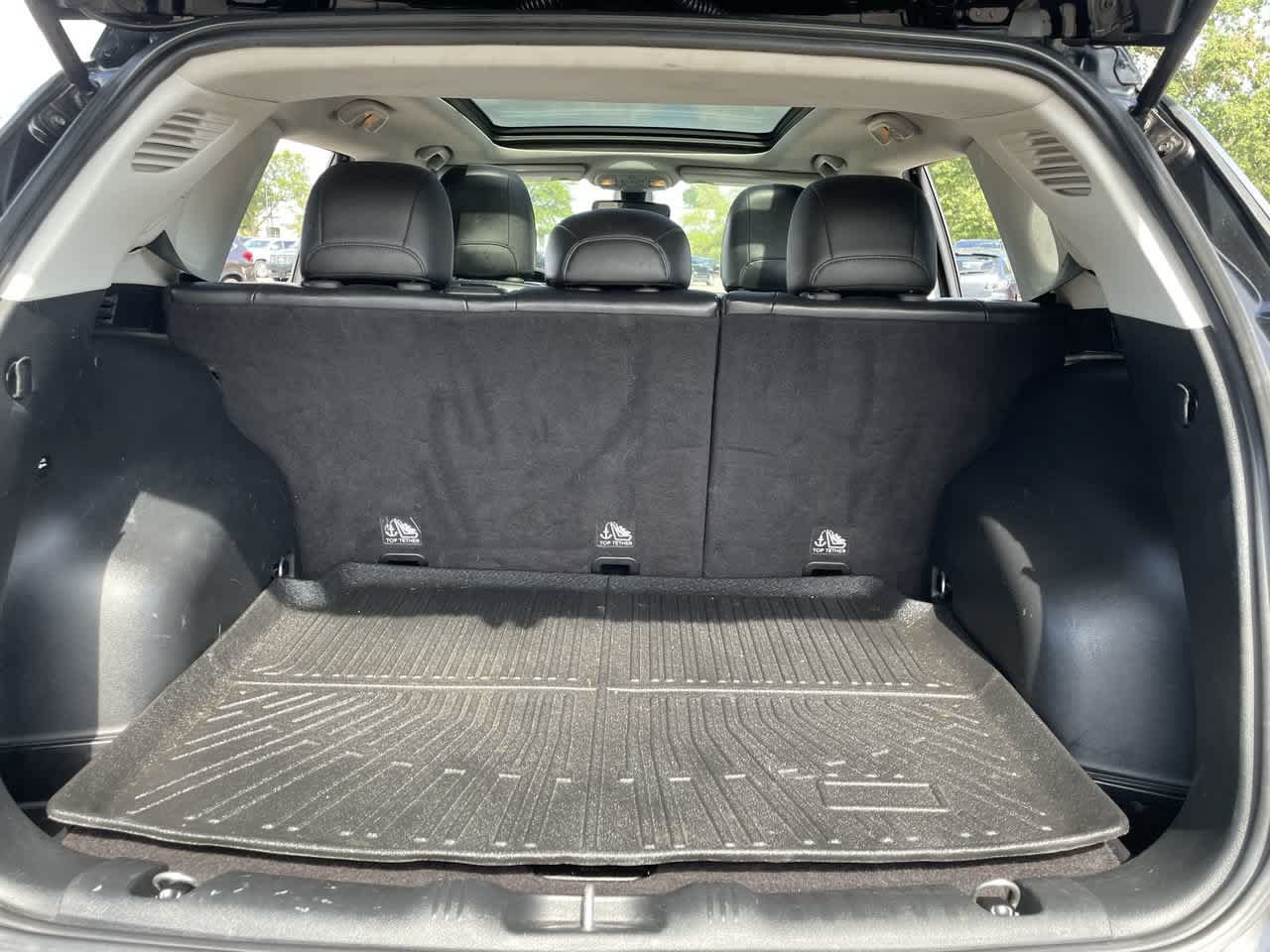 Used 2018 Jeep Compass Latitude w/ Cold Weather Group AWD/4WD image 17