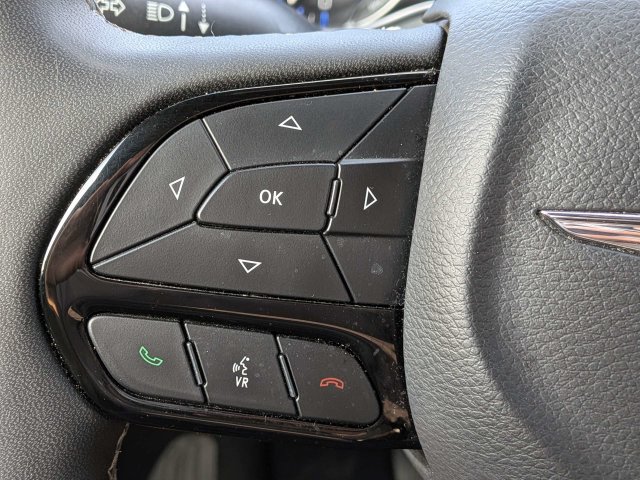 Used 2025 Chrysler Pacifica Limited FWD image 28