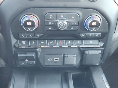 Used 2021 Chevrolet Silverado 2500 High Country image 18