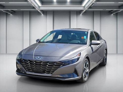 Used 2023 Hyundai Elantra Limited FWD image 3