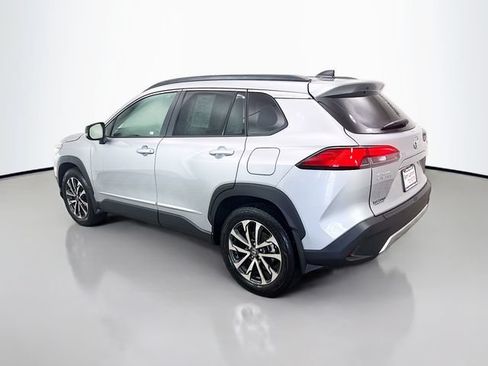 Used 2025 Toyota Corolla Cross XLE w/ Convenience Package FWD image 5
