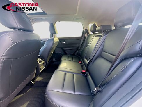 Used 2023 Nissan Rogue SL w/ SL Premium Package image 33