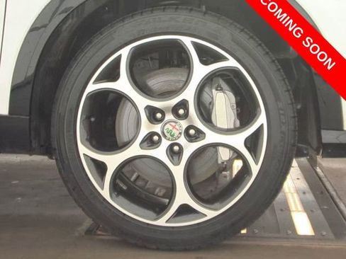 Used 2024 Alfa Romeo Tonale Ti w/ Premium Interior Package image 6