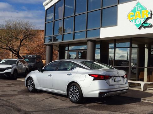 Used 2024 Nissan Altima 2.5 SV image 9