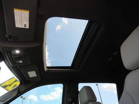 Used 2024 GMC Sierra 1500 SLT w/ SLT Premium Plus Package image 17